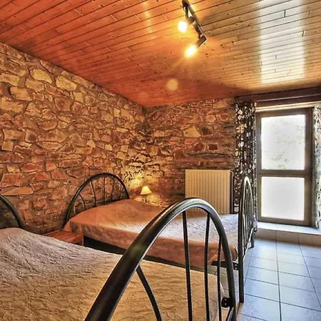 Сasa de vacaciones Rustic Holiday In With Garden